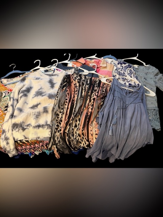 Tops - FIRM PRICE - LOT OF 10-small/medium tops
